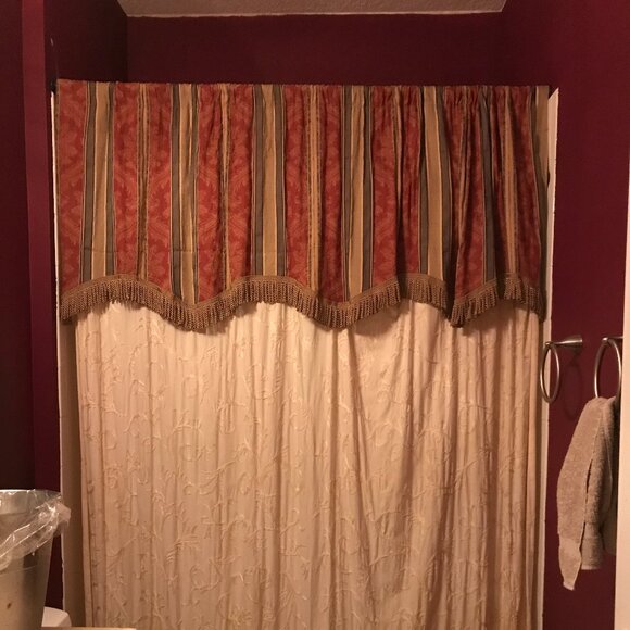 Luxury Striped Valance & Embroidered Shower Curtain Set – Premium Bathroom Decor - Picture 1 of 4